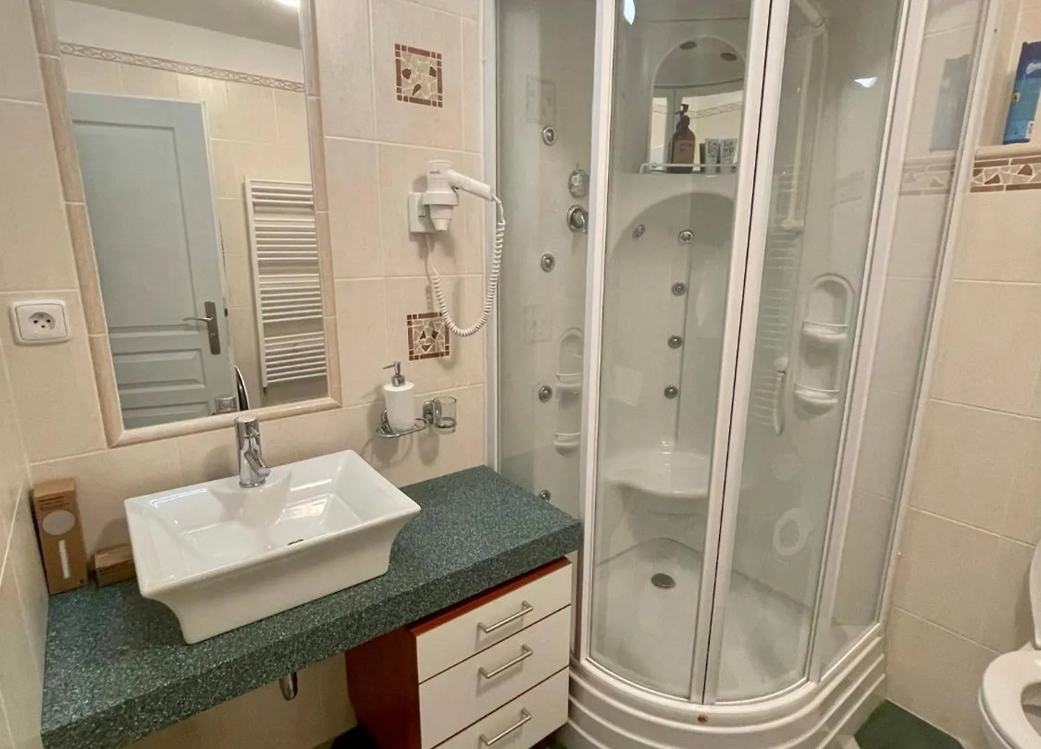 Huge Two Floor Apartment On The Park Colonnade With Free Parking For One Car, 160 Sqm Karlovy Vary